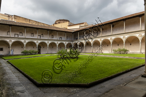Basilica of the Holy Cross: view of the cloister of Pazzi, known also as first cloister or main cloister.