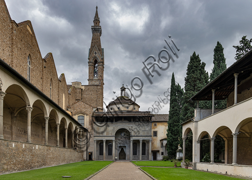 Basilica di Santa Croce: veduta del chiostro dei Pazzi, detto anche primo chiostro o chiostro principale.