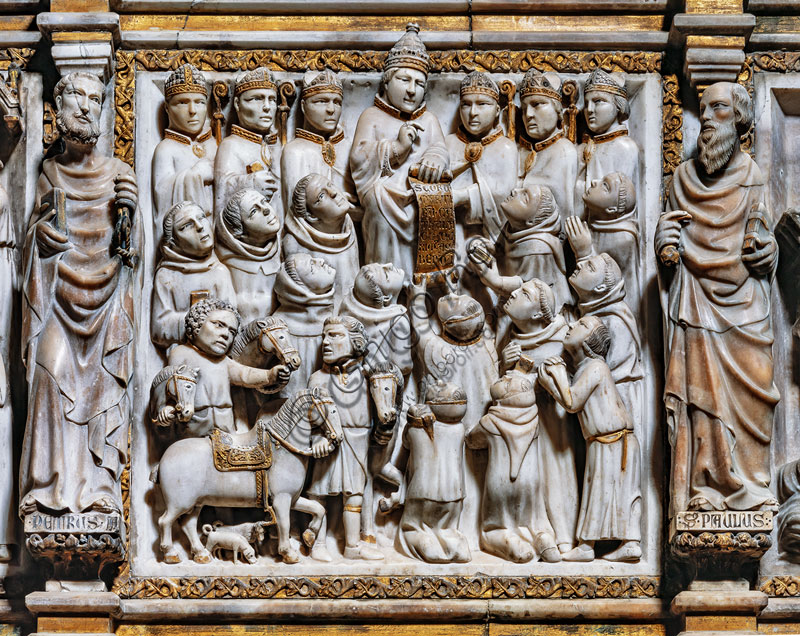 Basilica di S.Eustorgio, Cappella Portinari:  “Arca di S.Pietro martire”, di Giovanni di Balduccio e aiuti, 1339, in marmo di Carrara. Particolare di un bassorilievo dell’urna raffigurante una scena della vita del Santo.