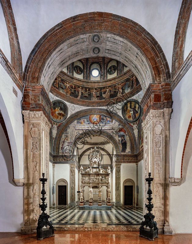 Basilica di S.Eustorgio: veduta della Cappella Portinari, edificata fra il 1462 e il 1466. 