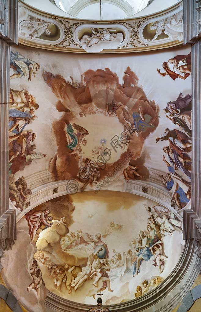 Basilica of S. Giustina, Chapel of the Blessed Sacrament: the basin of the apse and the vault. In the apsidal basin: "God among angels and apostles",  the basin of the apse takes light from an opening hidden behind one of the figures It is an  extraordinary scenographic effect,which is typical of the Baroque. In the vault, "Apostles in adoration of the Eucharist and Trinity". Frescoes by Sebastiano Ricci.