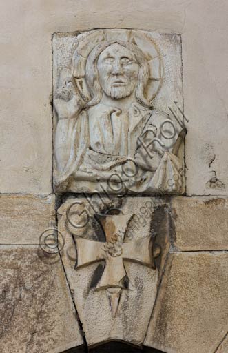 Bormio, collegiata dei Santi Gervasio e Protasio: particolare di bassorilievo con Cristo benedicente.