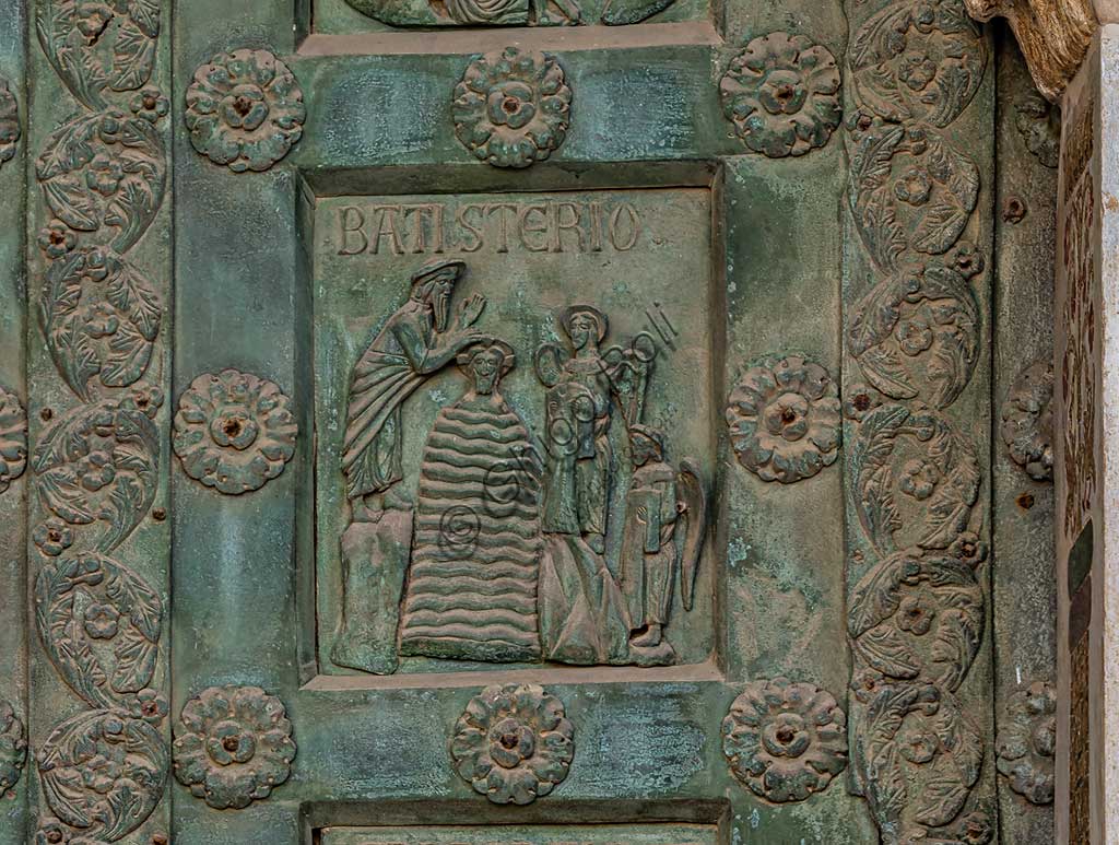 Duomo di Monreale, Porta di Bonanno Pisano (1185-6): formella bronzea con "Il Battesimo di Cristo" (scena dal Nuovo Testamento).La porta è firmata: "Bonanno civis pisanus". Iconograficamente nei cinque ordini inferiori vi sono scene del Vecchio Testamento, sette dedicate alla storia di Adamo ed Eva, e altre sei ad altrettante coppie di profeti mentre nei cinque superiori scene del Nuovo, al sommo Cristo e Maria nella gloria del Paradiso.