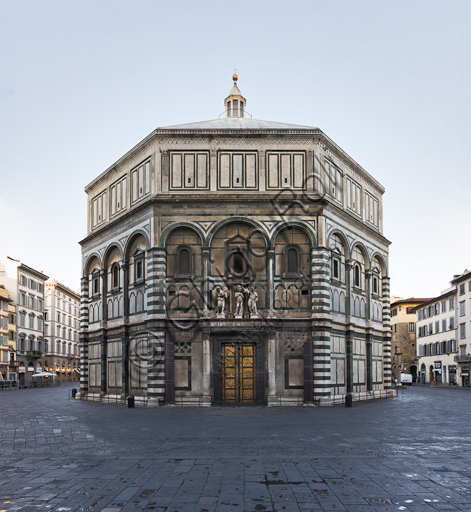 Florence, the Baptistery of St. John, exterior: the South  façade in Carrara white marble and green Prato marble with the Paradise door by Lorenzo Ghiberti and "The Baptism of Christ" (copy of the original statues in the Opa Museum) by Andrea Sansovino, (1467-1529), Vincenzo Danti (1530-1576) and Giuseppe Spinazzi (1726-1798).