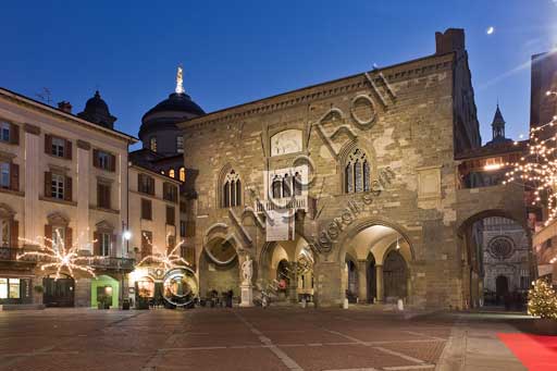 Bergamo, Città alta, Piazza Vecchia: night view of  the  Palazzo della Ragione (Ragione Palace). On the left, the Caffé del Tasso, coffee house founded in 1476.