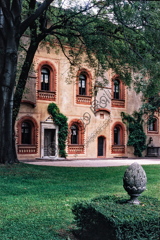  Bicocca degli Arcimboldi: façade.