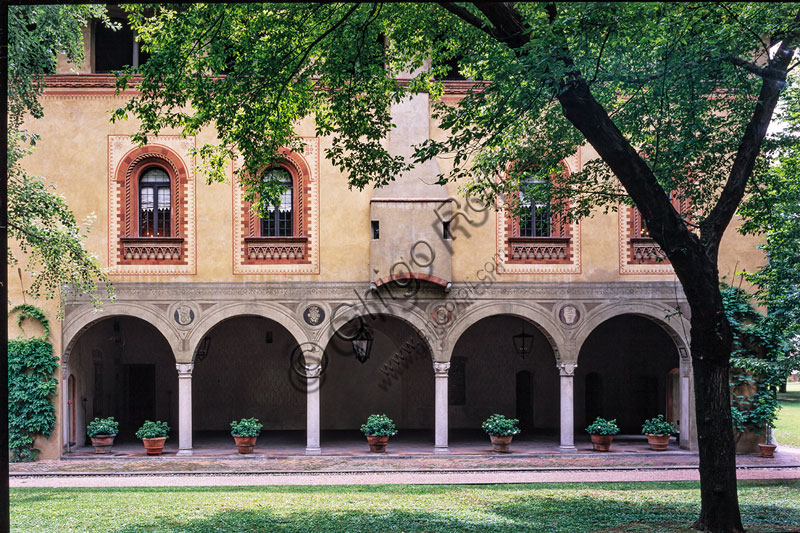 Bicocca degli Arcimboldi : veduta della loggia-portico a cinque arcate in origine atrio signorile e ricovero di attrezzi rurali (seconda metà del ‘400).