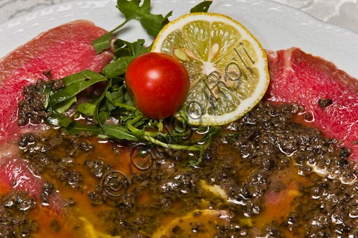 Bobbio, Piacentino Hotel and Restaurant: carpaccio (thinly sliced raw meat) with black truffle.