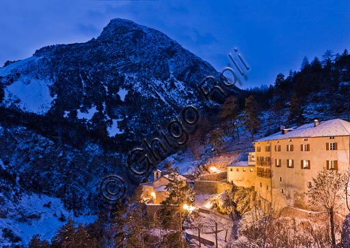 Bormio, Terme: veduta serale dello stabilimento "Bagni Vecchi".