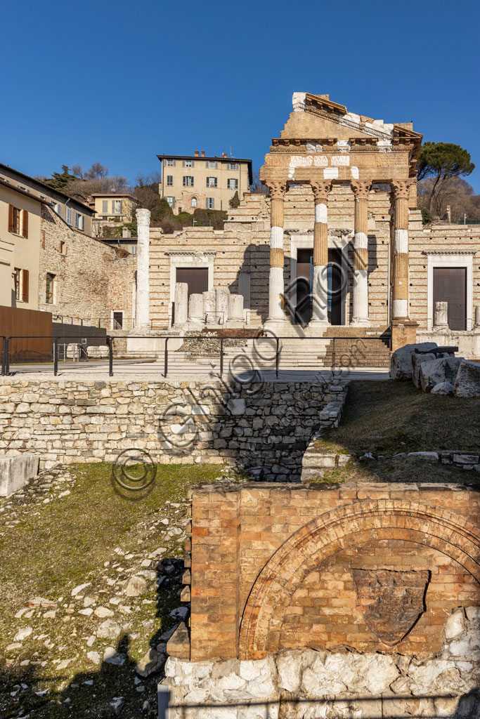 Brescia, Area archeologica del Capitolium dell'antica Brixia, patrimonio Unesco dal 2011: la piazza del Foro romano e il Capitolium (73 a. C.), tempio dedicato alla triade capitolina (Giove, Giunone e Minerva).