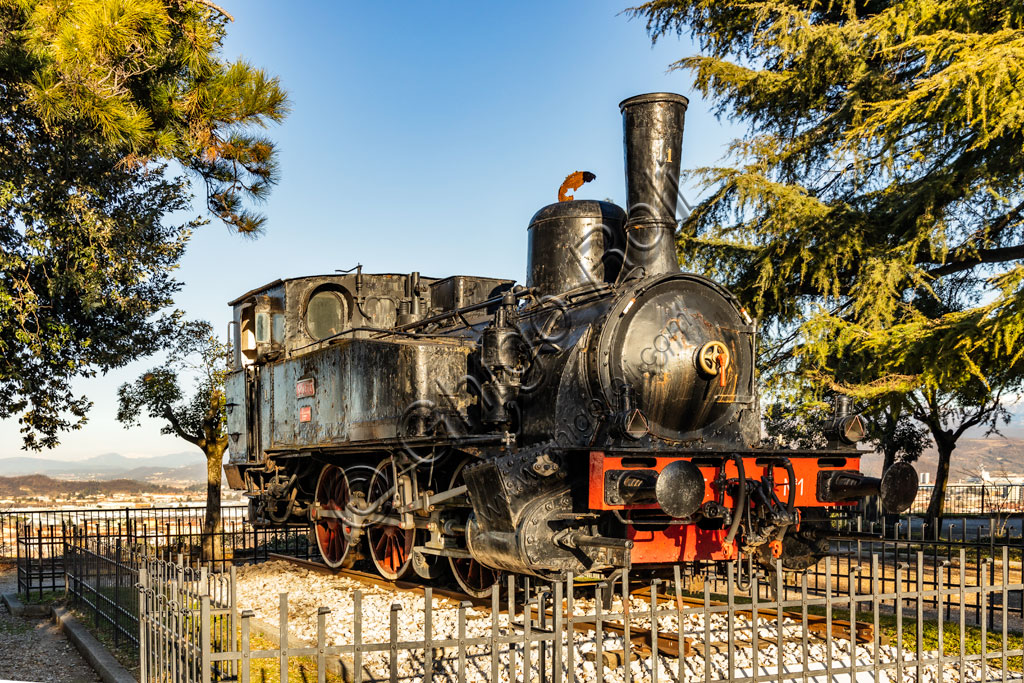 Brescia, il Castello: locomotiva a vapore dei primi del Novecento.