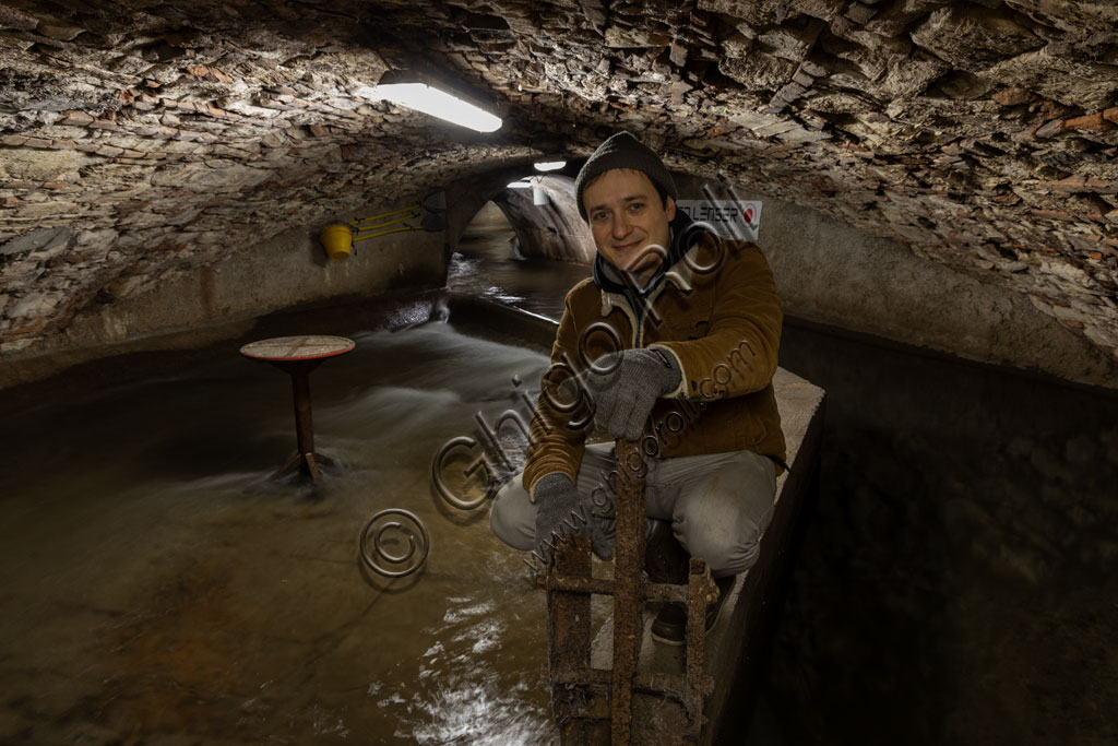 Brescia, Associazione "Brescia Underground": Andrea Busi, il Presidente, fotografato nel  Serraglio, uno dei sotterranei più importanti della città dal quale parte un itinerario molto interessante che segue alcuni corsi d'acqua.