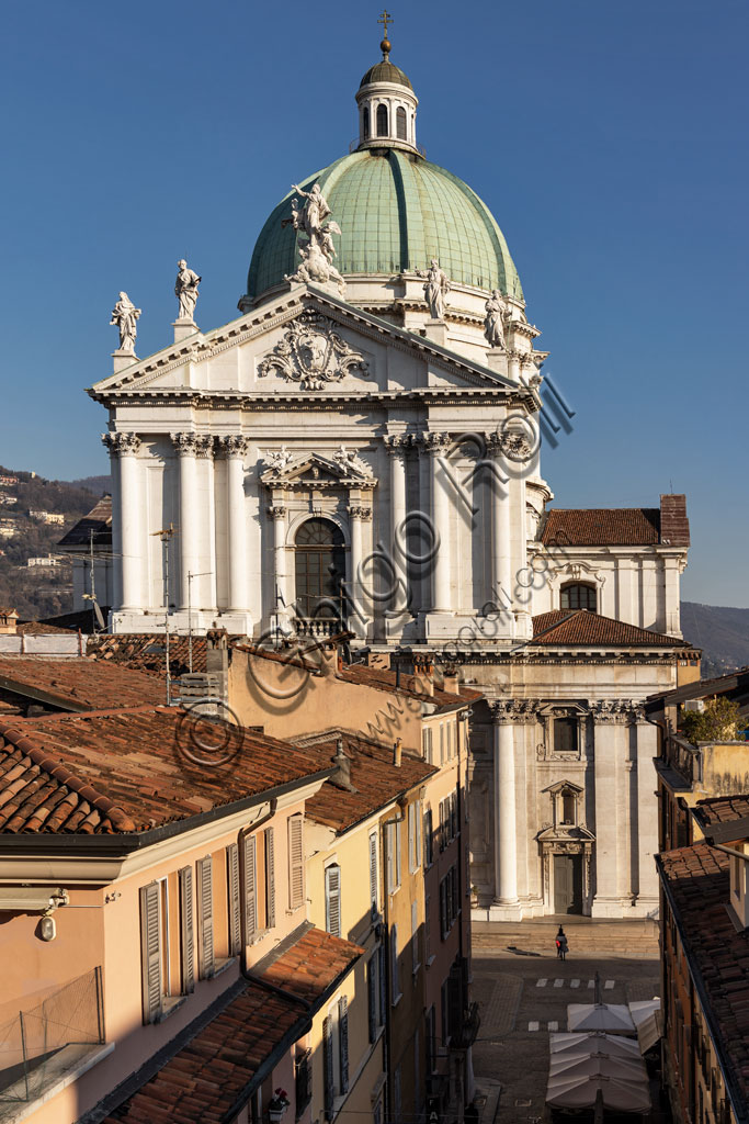 Brescia: veduta della città dall'Hotel Vittoria. Sullo sfondo, il Duomo Nuovo (Cattedrale estiva di S. Maria Assunta), in stile tardo barocco dall'imponente facciata in marmo di Botticino. 