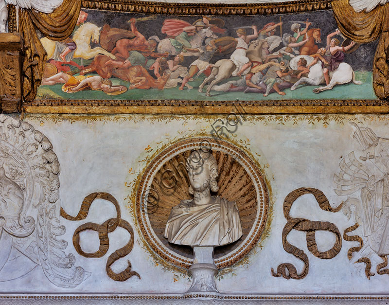 Mantova, Palazzo Te (residenza estiva dei Gonzaga), Camera delle Aquile o Camera di Fetonte (camera privata di Federico Gonzaga): dettaglio con busto femminile in marmo.