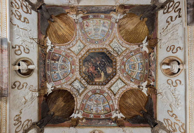 Mantova, Palazzo Te (residenza estiva dei Gonzaga), Camera delle Aquile o Camera di Fetonte (camera privata di Federico Gonzaga),  la volta: al centro l’ottagono l'opera di Giulio Romano con la "Caduta di Fetonte", figlio di Apollo che, conducendo il carro del Sole senza esserne in grado, provocò gravi danni alla terra, tanto che Giove dovette farlo precipitare con un fulmine. Attorno all’ottagono centrale la volta viene suddivisa da tralci di vite in stucco in otto lunette con putti giocosi, eseguiti da Primaticcio.