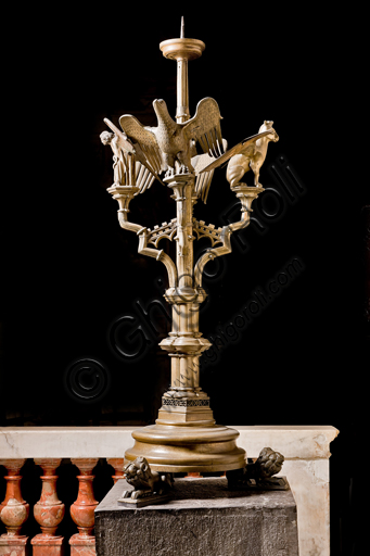 Genova, Duomo (Cattedrale di S. Lorenzo), interno,  presbiterio: "Candeliere con i simboli degli evangelisti", di manifattura di Dinant, metà del XV secolo.