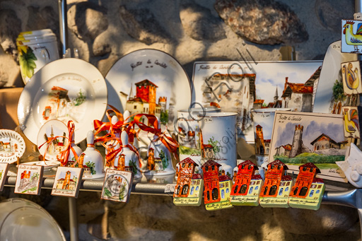 Candelo, Ricetto, laboratorio di ceramiche artigianali di Roberta Viana: souvenir.