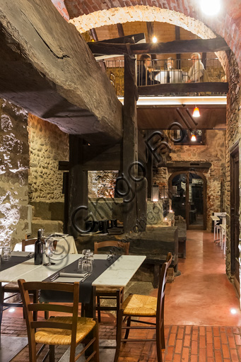 Candelo, Ricetto (fortified structure) Restaurant Il Torchio 1763:  the room with the ancient winepress.