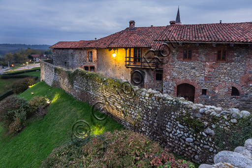 Candelo, Ricetto (fortified structure): a night glimpse of the Ricetto with the walls that overlook the Marchesa canal.