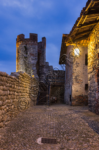 Candelo, Ricetto (fortified structure): a night view of the walls and the South East Tower.