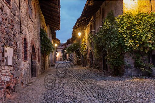 Candelo, Ricetto (fortified structure): a night view of a "Rua" (street) inside the Ricetto.