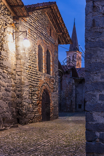 Candelo, Ricetto (fortified structure): a night view of a "Rua" (street) inside the Ricetto.