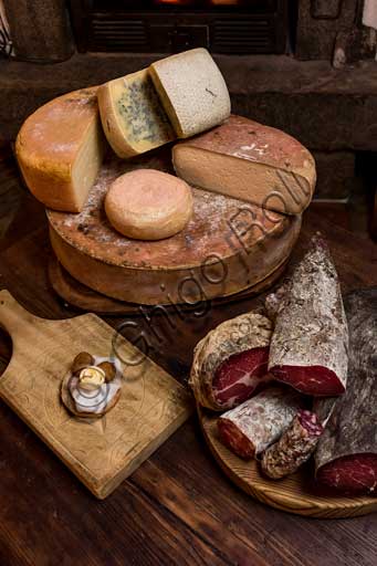   Gressoney La Trinité, Restaurant "La Capanna di Carla":  some typical products from Aosta Valley such as cheese, butter, cold cuts and chestnuts.