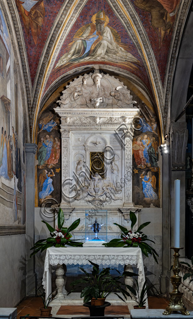 Chapel of the miracle of the Sacrament: "the tabernacle" by Mino da Fiesole (1481 - 4). The frescoes are by Cosimo Rosselli  (1485-6).Florence, Church of St. Ambrose.