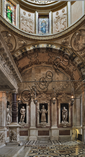 Genoa, Duomo (St. Lawrence Cathedral), inside: view of the East wall of "the Chapel of St. John" and the Renaissance marble statues by Matteo Civitali (1495 - 1501).