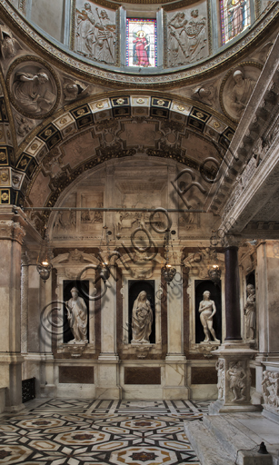 Genoa, Duomo (St. Lawrence Cathedral), inside: view of the west wall of "the Chapel of St. John the Baptist", and the marble Renaissance statues by Matteo Civitali (1495-1501).