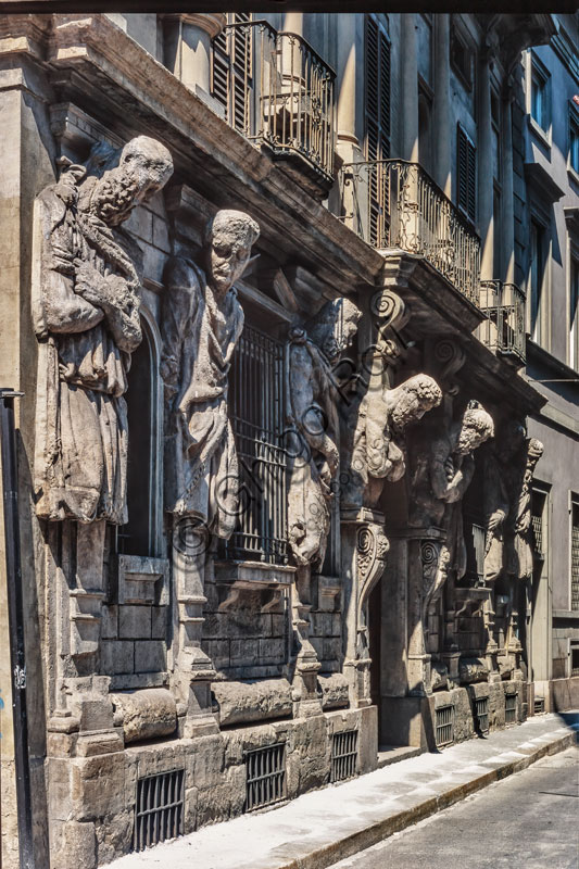  House of the Omenoni (1565), home-studio of the sculptor Leone Leoni: external view of the ground floor with the eight telamons (the Omenoni) sculpted by Antonio Abondio.