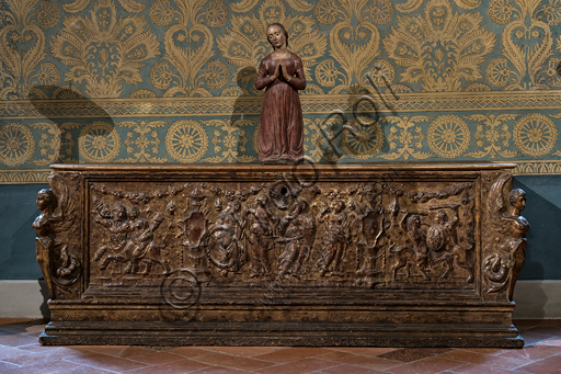  Chest, by the workshop of Pollaiolo, carved and painted wood, second half XV century.