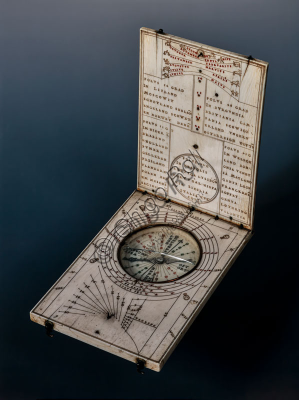  Sforza Castle, Civic Collections of Applied Art: Hans Ducher, Diptych sundial (Nuremberg, 16th century) (ivory and gilt brass).