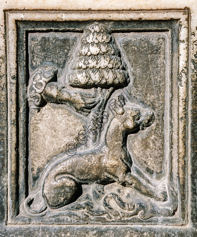  Sforza Castle: fountain of the Courtyard of the Rocchetta. Detail.