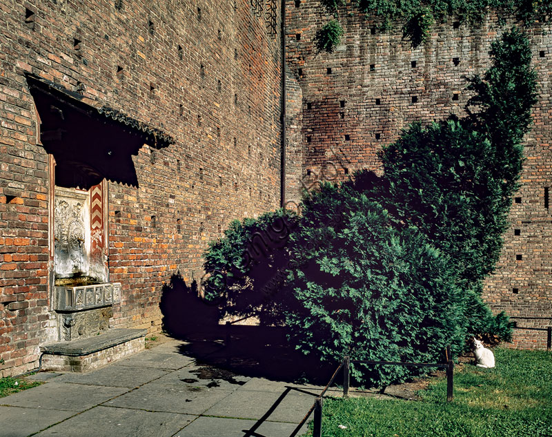 Sforza Castle: fountain of the Courtyard of the Rocchetta.