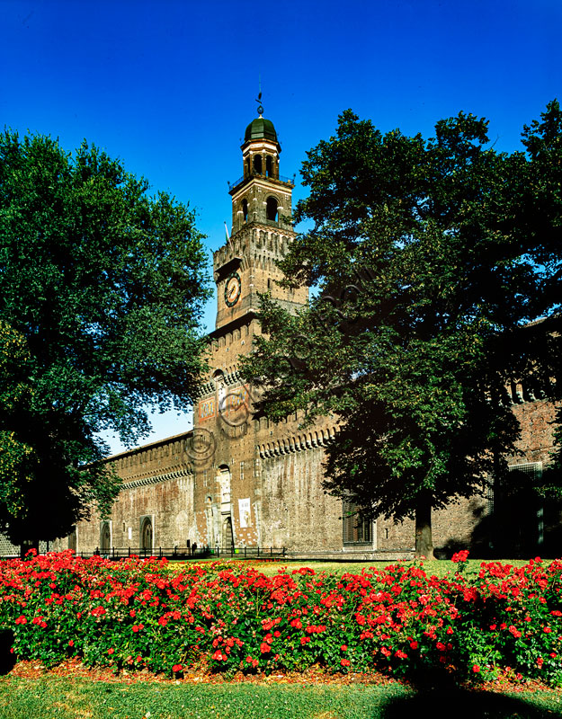  Sforza Castle: view of the Tower designed by the Renaissance architect Antonio Averulino known as Filarete (1452). 