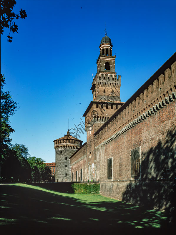  Sforza Castle: view of the Tower designed by the Renaissance architect Antonio Averulino known as Filarete (1452). 