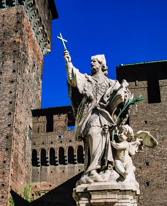 Castello Sforzescom Piazza d’Armi : statua di S.Giovanni Nepomuceno, opera di Giovanni Dugnani (1729),