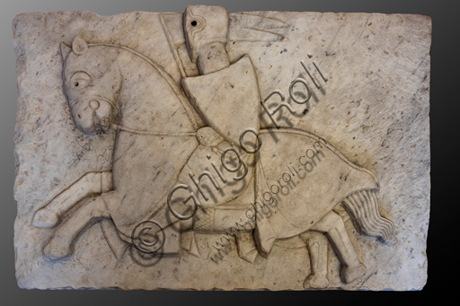 Spoleto, Rocca Albornoz, Museo Nazionale del Ducato di Spoleto:"Cavaliere in lizza", dal ponte della ponzianina di Spoleto, di scultore anonimo, marmo bianco (XIII - XIV secolo).  