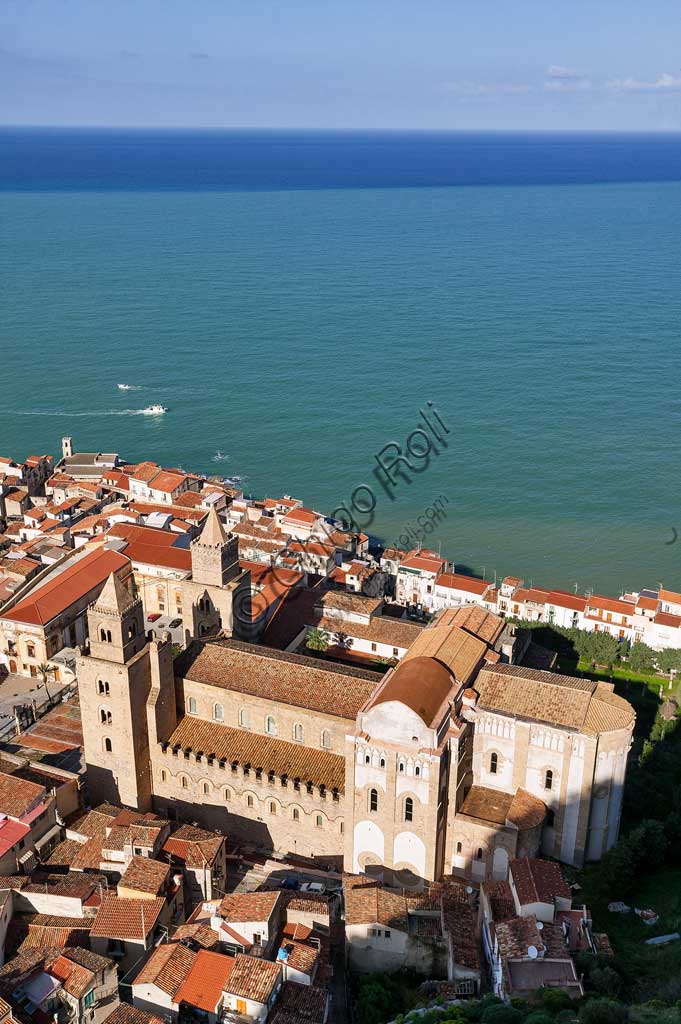 Cefalù:  veduta sulla città dalla Rocca (Castieddu).