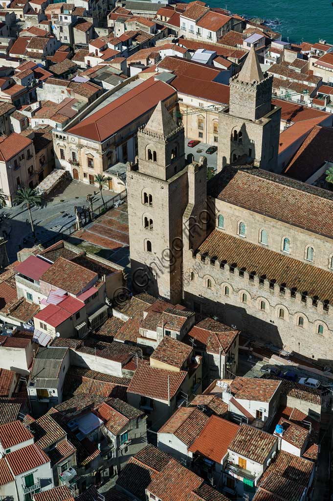 Cefalù:  veduta sulla città dalla Rocca (Castieddu).