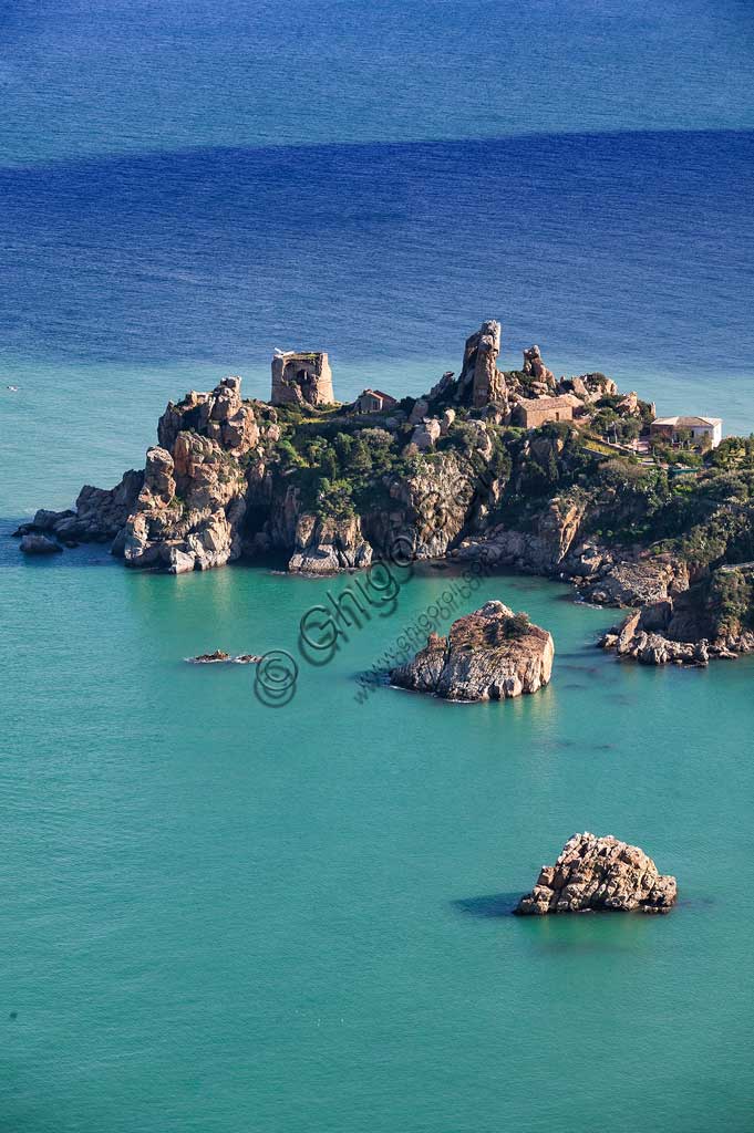 Cefalù:  veduta sulla punta di Torre Caldura dalla Rocca (Castieddu).