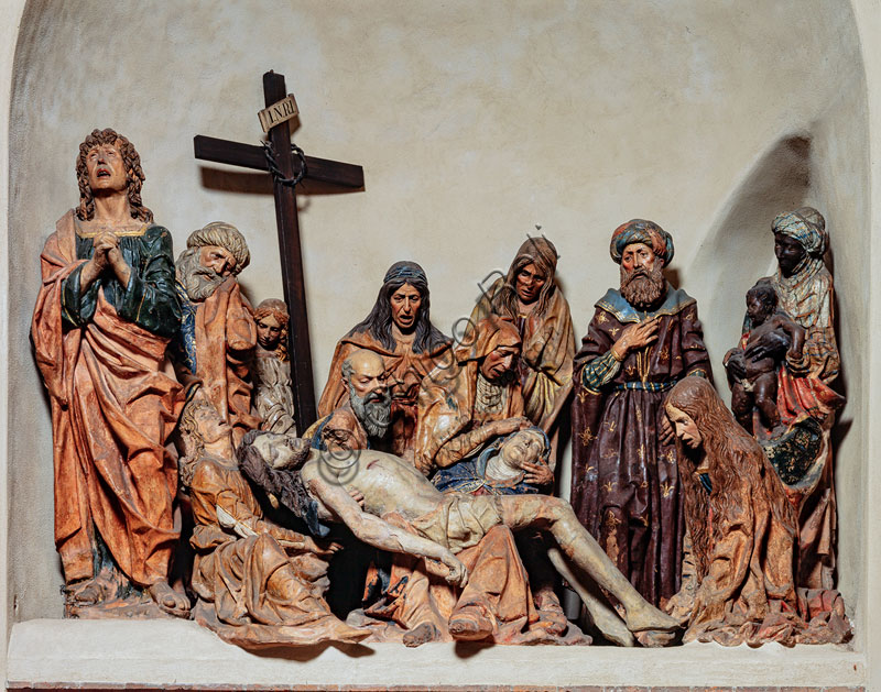  Church of St. Mary near St. Satyrus, Chapel of the Lamentation (Sacellum of St. Satyrus): “Lamentation”, by Agostino de 'Fondutis, sculptural group in terracotta, 1482-83.