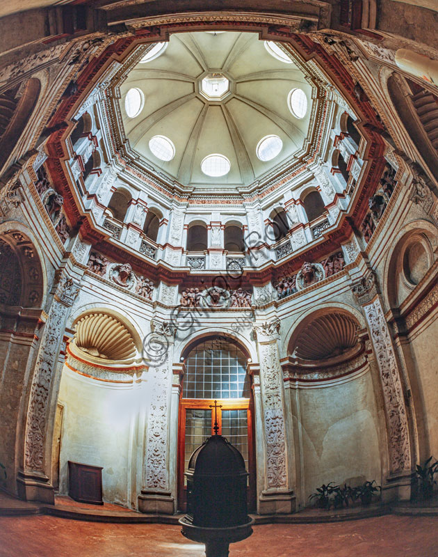  Church of St. Mary near St. Satyrus: view of the octagonal baptistery decorated by Agostino de 'Fondutis.
