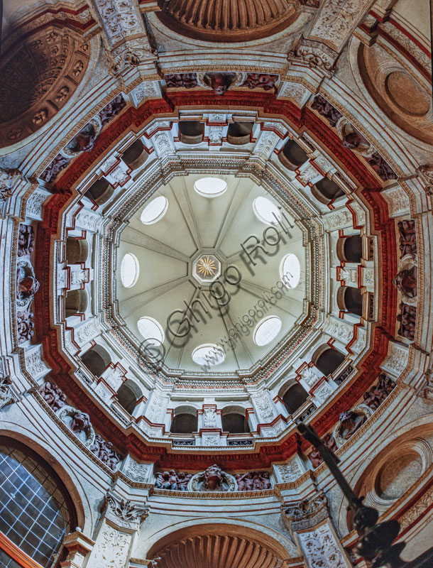 Chiesa di S.Maria presso S.Satiro: veduta della cupola del battistero ottagonale decorato da Agostino de’ Fondutis.