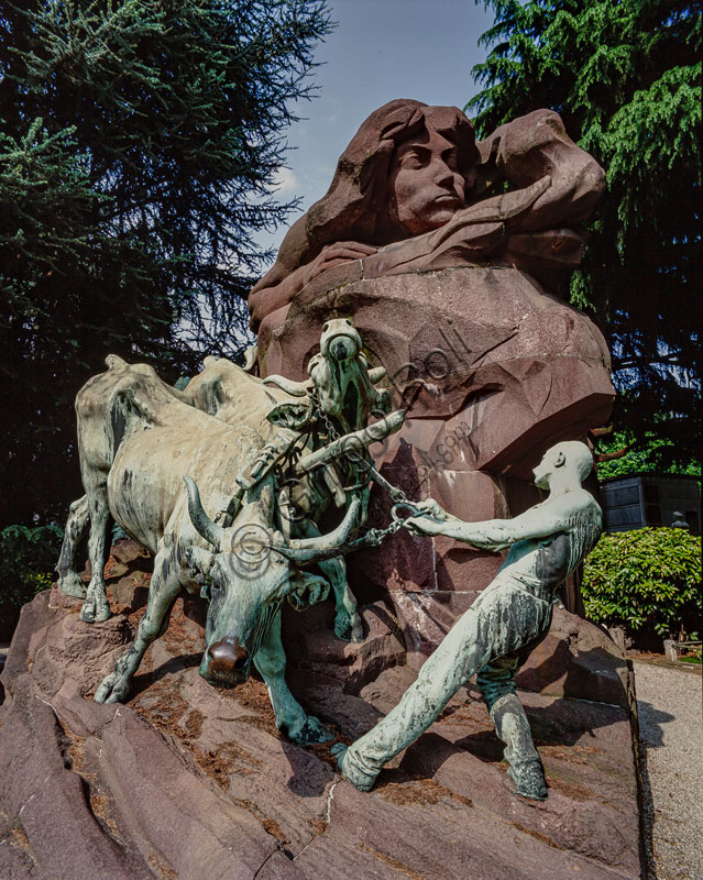 Cimitero Monumentale:  Edicola Besenzanica, di Enrico Butti, 1912.