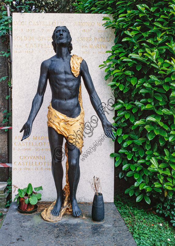  Monumental cemetery: Monument Castellotti, by Lucio Fontana e Renato Zavanella, 1935.