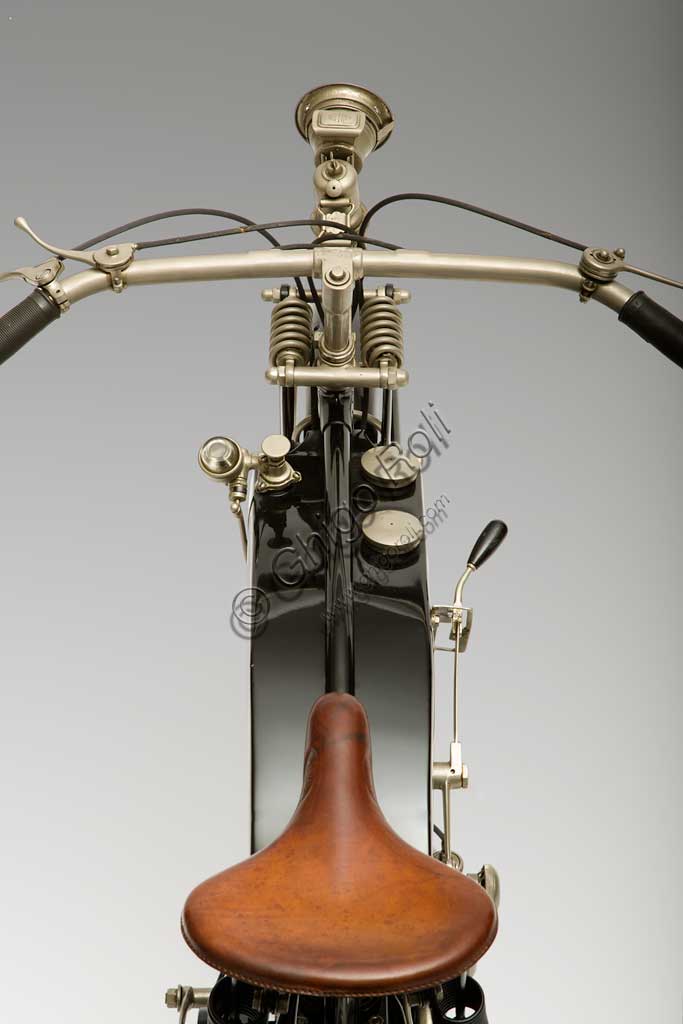 Collezione di moto d'epoca Lorenzo Prato: motocicletta Frera mod. 2,5 HP, cilindrata 270 cc., anno 1922.