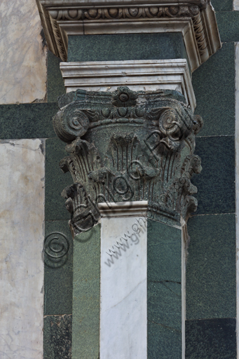 Florence, the Baptistery of St. John, exterior, the Northern façade in Carrara white marble and green Prato marble: detail of a column with capital.