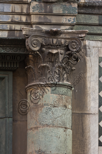 Florence, the Baptistery of St. John, exterior, the Southern façade in Carrara white marble and green Prato marble: detail of a column with capital.